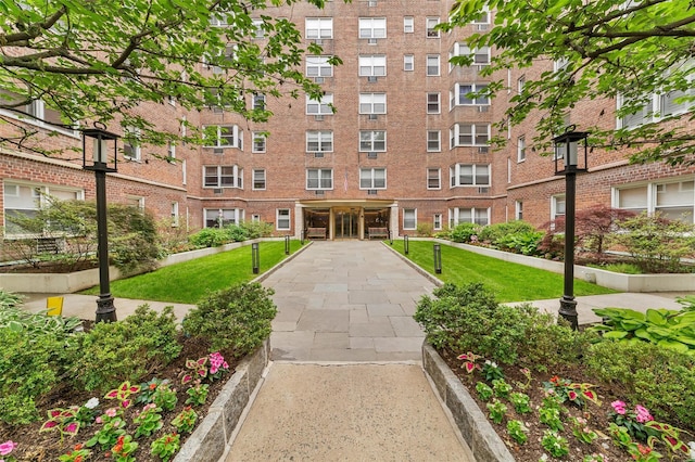 120 E Hartsdale Unit 3L, Hartsdale, NY 10530 - view of property's community