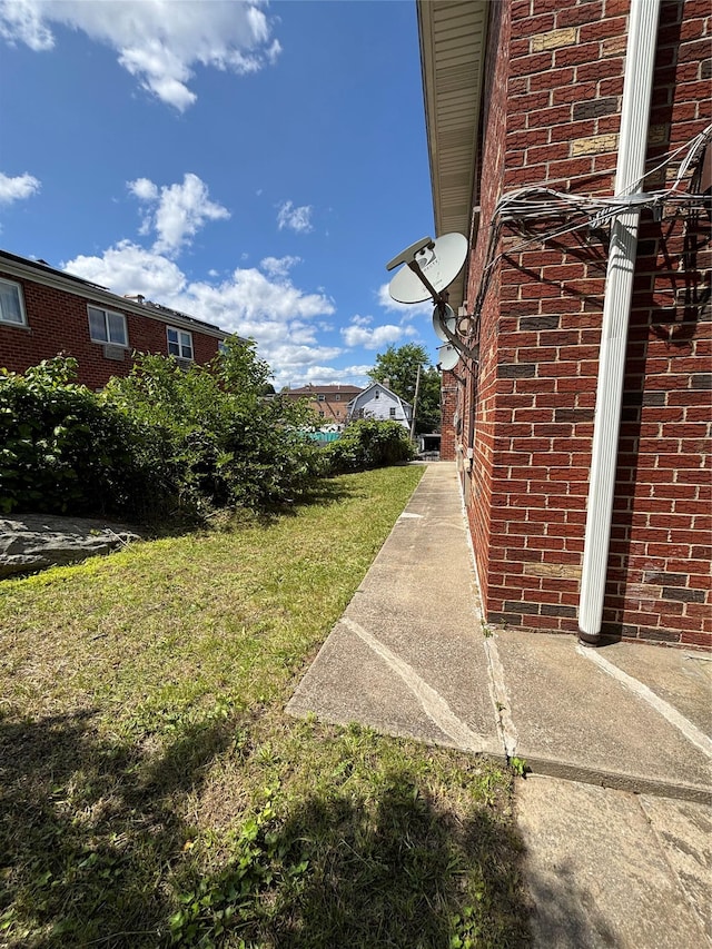 2110 Light St, Bronx, NY 10466 - view of grassy yard