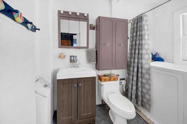 611 Clarence Ave, Bronx, NY 10465 - bathroom featuring toilet, vanity, and curtained shower