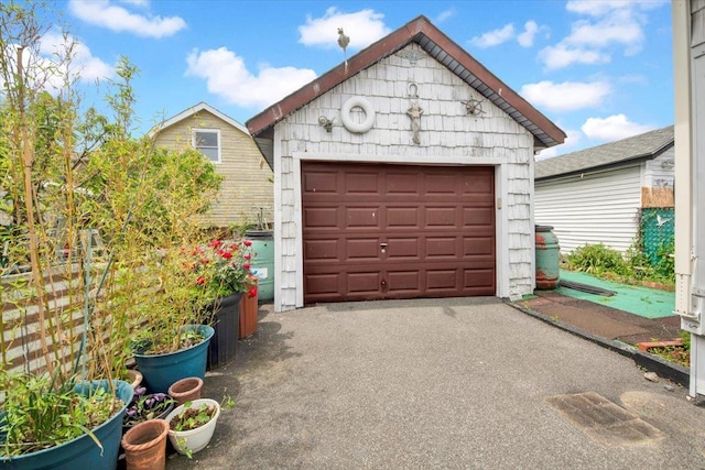 611 Clarence Ave, Bronx, NY 10465 - detached garage featuring driveway