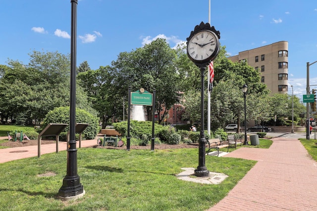 10 N Broadway Unit 3H, White Plains, NY 10601 - view of property's community with a lawn