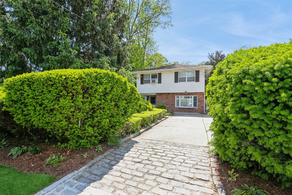 22 Landscape Dr, Wheatley Heights, NY 11798 - photo 1