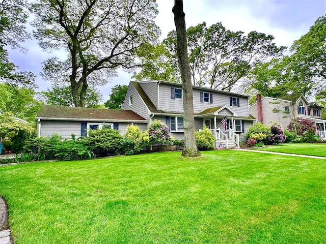 1134 Jefferson Ave, West Islip, NY 11795 - traditional-style house featuring a front yard