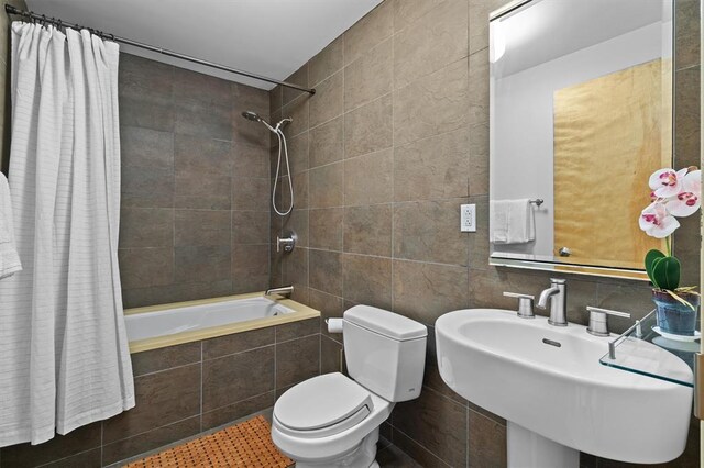 45 Main St Unit 3K, Hastings-On-Hudson, NY 10706 - full bath with tiled shower / bath combo, tile walls, toilet, and a sink