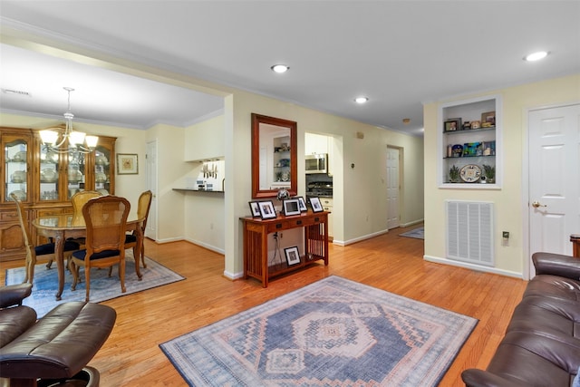 8 Knoll Vw, Ossining, NY 10562 - living area featuring a chandelier, crown molding, light wood finished floors, baseboards, and recessed lighting