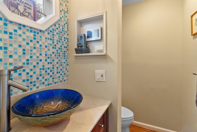 8 Knoll Vw, Ossining, NY 10562 - bathroom with toilet and vanity