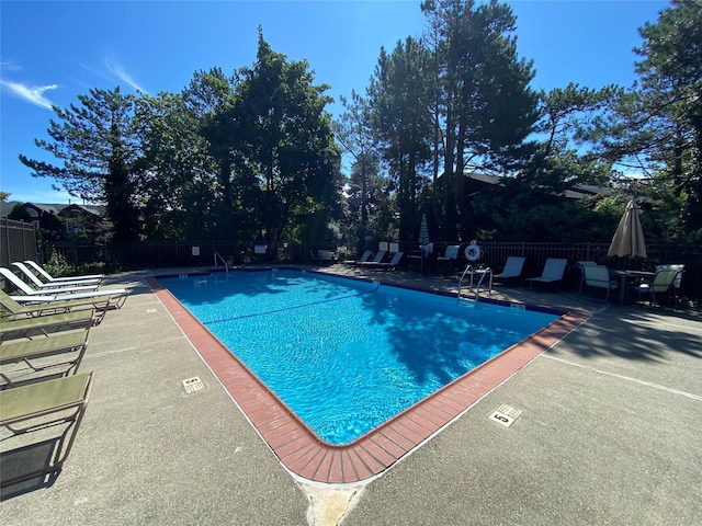 8 Knoll Vw, Ossining, NY 10562 - community pool featuring a patio area