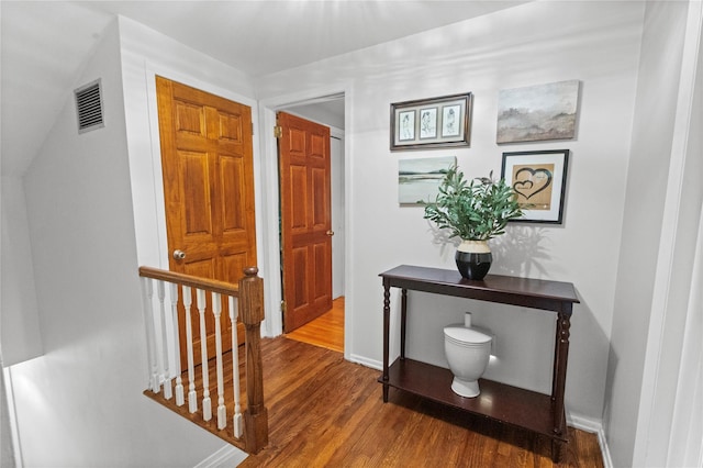 16 Lyncrest Rd, Cortlandt Manor, NY 10567 - foyer entrance featuring wood finished floors and baseboards