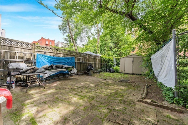 977 E 179th St, Bronx, NY 10460 - fenced backyard featuring a patio area
