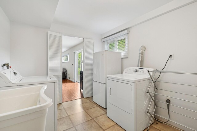 904 Woodmere Dr, North Woodmere, NY 11581 - washroom featuring washing machine and clothes dryer