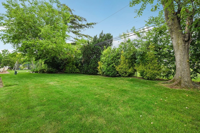 904 Woodmere Dr, North Woodmere, NY 11581 - view of grassy yard