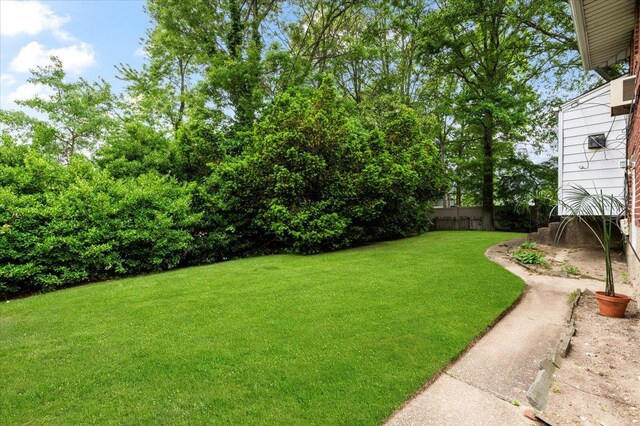 18 Overlook Ln, Plainview, NY 11803 - view of yard