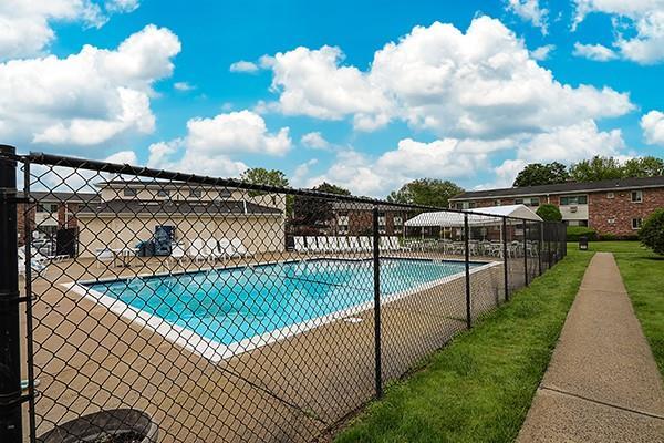 2449 Union Blvd Unit 24A, Islip, NY 11751 - view of community pool