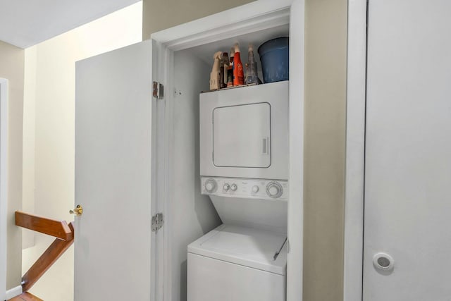1425 Jerusalem Ave Unit 19, North Merrick, NY 11566 - laundry area featuring stacked washer / dryer