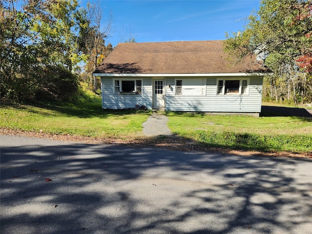 111 Klemme Rd, Root, NY 12166 - view of front facade featuring a front yard
