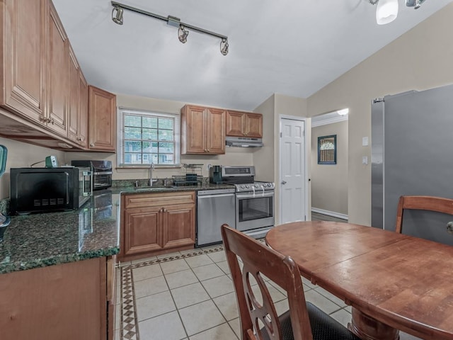 2 Pinetop Dr, Shirley, NY 11967 - kitchen with stainless steel appliances, under cabinet range hood, lofted ceiling, light tile patterned floors, and track lighting