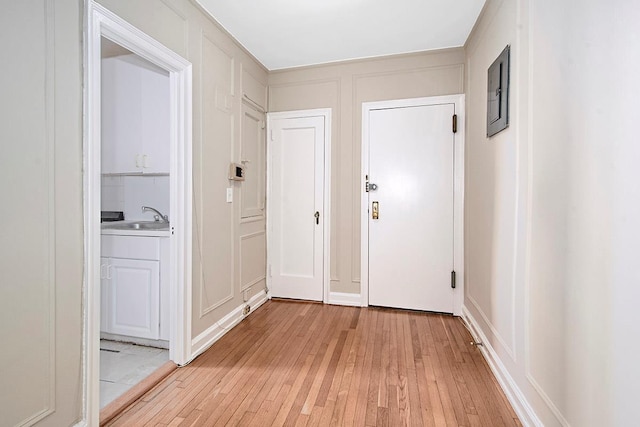 151 Centre Ave Unit 5D, New Rochelle, NY 10805 - entrance foyer with light wood-style floors and a decorative wall