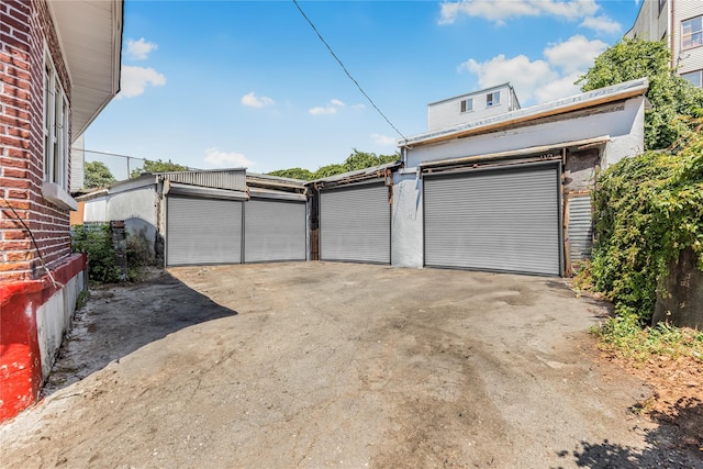 132 Oak St, Yonkers, NY 10701 - view of garage