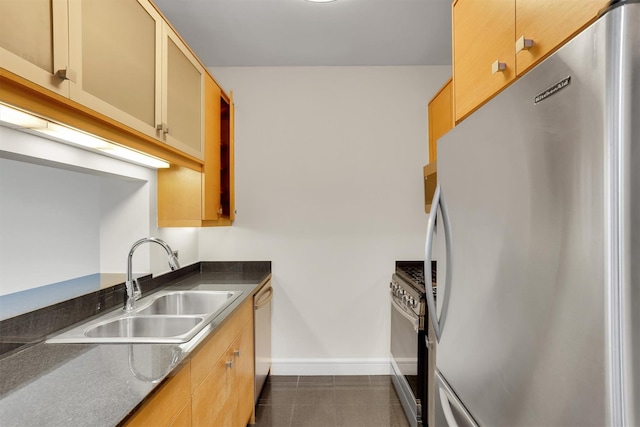 120 Riverside Blvd Unit 10T, New York Manhattan, NY 10069 - kitchen with stainless steel appliances, a sink, baseboards, and dark tile patterned flooring