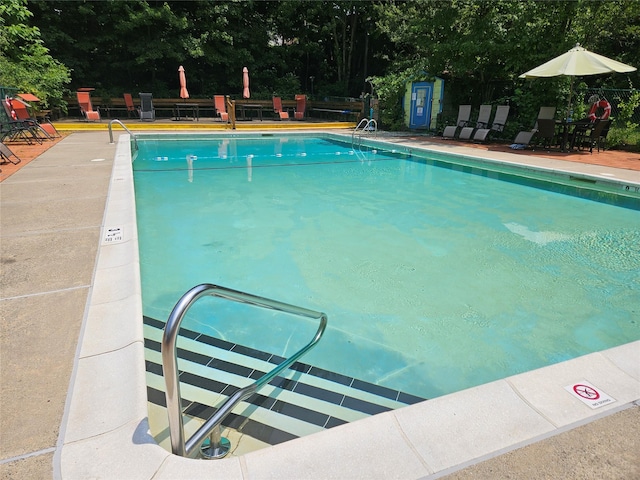3300 Baker Unit 11, Mohegan Lake, NY 10547 - view of community pool