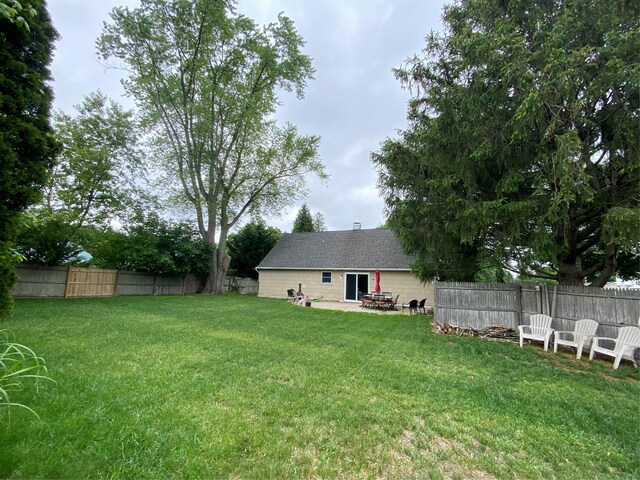 186 Montrose Dr, Port Jefferson Station, NY 11776 - view of yard with a patio