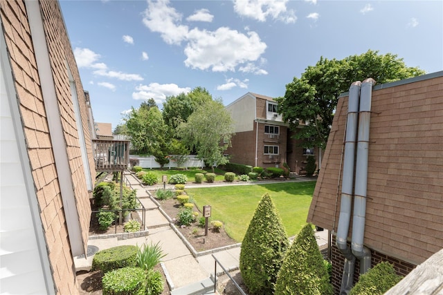380 N Broadway Unit D4, Yonkers, NY 10701 - view of yard