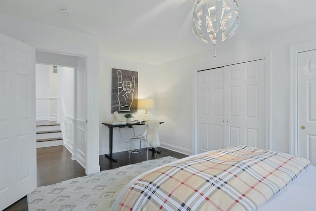 15 Old Farm Rd, Scarsdale, NY 10583 - bedroom with wood finished floors, a closet, a chandelier, and baseboards