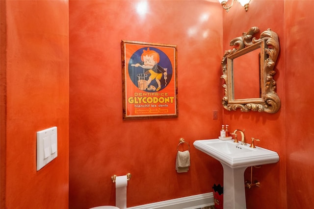 2 Shadow Tree Ln, Briarcliff Manor, NY 10510 - bathroom featuring toilet and baseboards