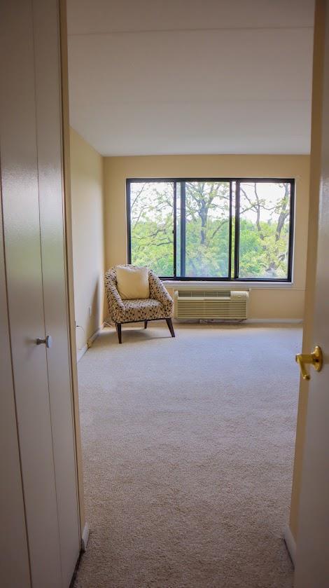 200 High Point Dr Unit 302, Hartsdale, NY 10530 - sitting room with healthy amount of natural light, carpet flooring, a wall mounted air conditioner, and baseboards