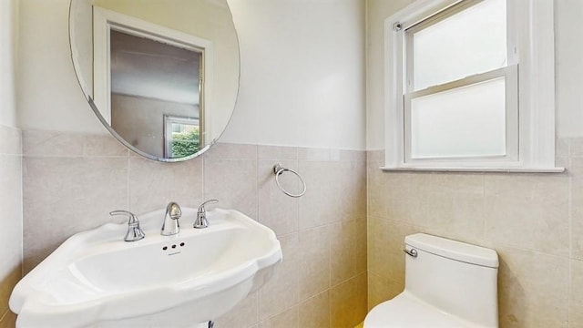 29 Melanie Ln, Syosset, NY 11791 - half bath featuring tile walls, a sink, and toilet