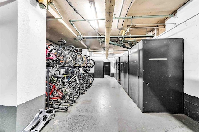 4705 Henry Hudson Pkwy W Unit 7F, Bronx, NY 10471 - view of garage