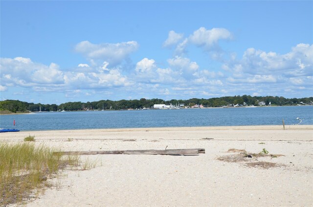 370 Pheasant Pl, Greenport, NY 11944 - water view
