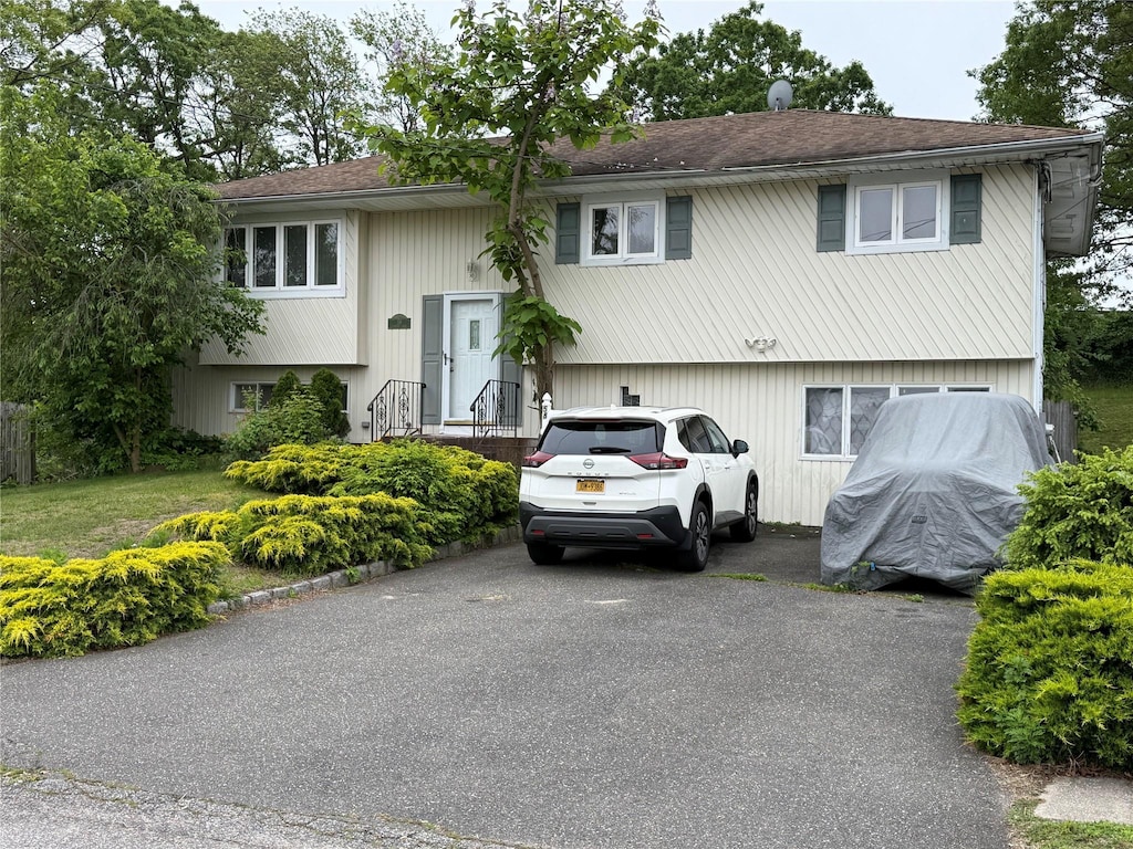58 Sunburst Dr, Deer Park, NY 11729 - split foyer home featuring driveway