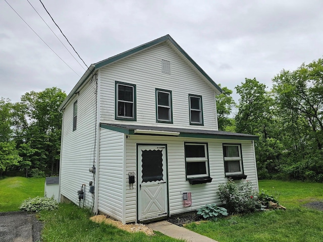 3 Fall St, Port Jervis, NY 12771 - traditional home featuring a front lawn
