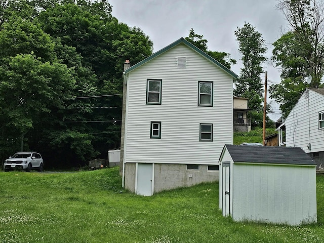 3 Fall St, Port Jervis, NY 12771 - back of property with a yard