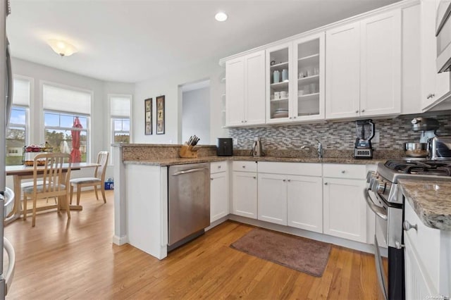 55 Hamptons Court Dr E Unit 55, Eastport, NY 11941 - kitchen featuring stainless steel appliances, white cabinets, light wood-style flooring, decorative backsplash, and recessed lighting