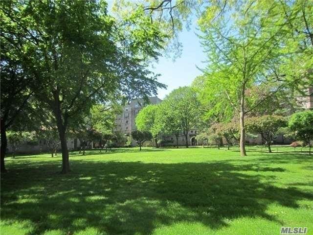 5607 31st Ave Unit 1B, Woodside, NY 11377 - surrounding community featuring a lawn