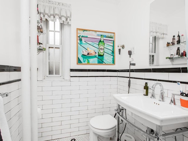 525 W 238th St Unit 1L, Bronx, NY 10463 - bathroom featuring toilet, tile walls, and a sink