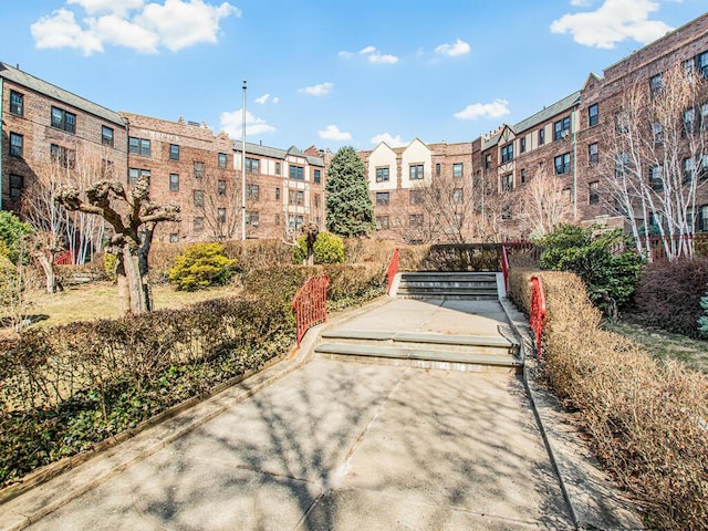 525 W 238th St Unit 1L, Bronx, NY 10463 - view of home's community