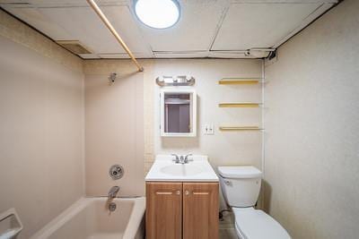 8140 268th St, Glen Oaks, NY 11004 - photo 17