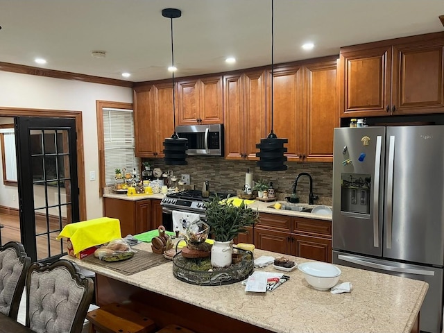 2946 Lurting Ave, Bronx, NY 10469 - kitchen with stainless steel appliances, a sink, decorative backsplash, a kitchen bar, and recessed lighting