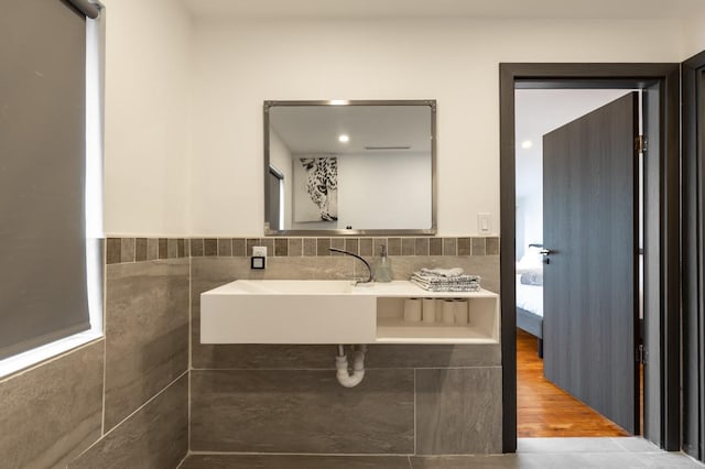 200LOTA Clocks Blvd, Massapequa, NY 11758 - bathroom with tile walls and wood finished floors