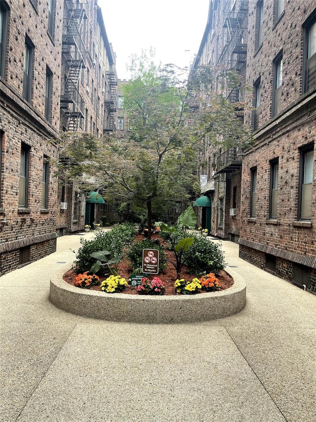 83-19 116th St Unit 2E, Kew Gardens, NY 11415 - view of property's community