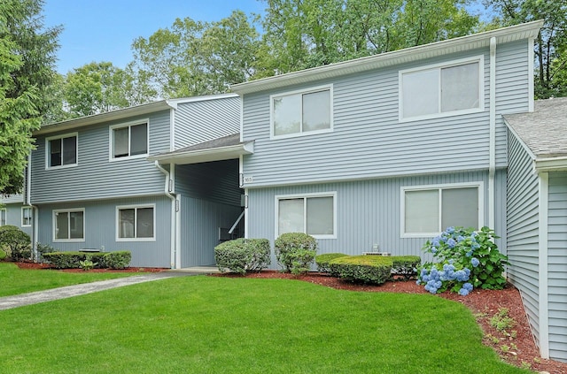 165 Carriage Ct Unit H, Yorktown Heights, NY 10598 - view of front of property with a front lawn
