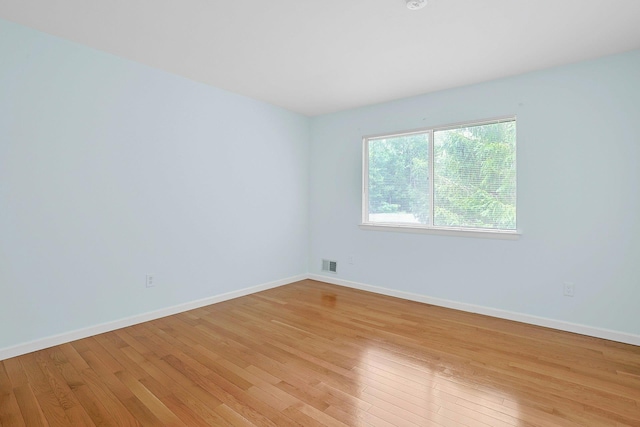165 Carriage Ct Unit H, Yorktown Heights, NY 10598 - unfurnished room featuring light wood-style flooring and baseboards