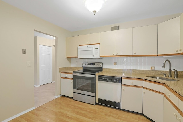 165 Carriage Ct Unit H, Yorktown Heights, NY 10598 - kitchen with white appliances, backsplash, and light wood-type flooring
