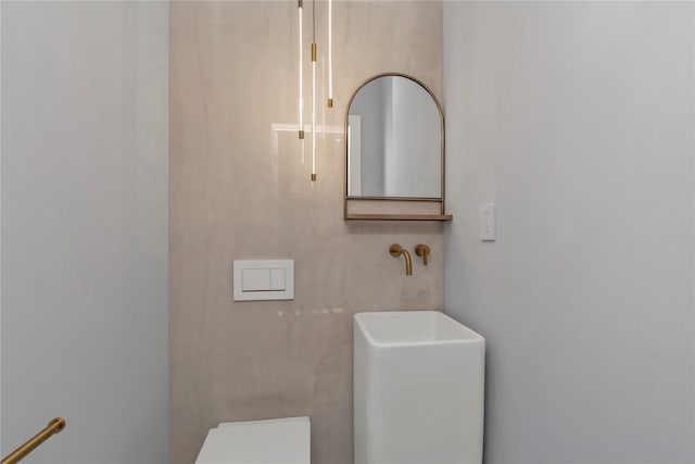 27 Meadowfield Ln, Glen Cove, NY 11542 - bathroom featuring toilet