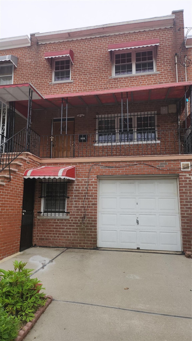 904 E 218th St, Bronx, NY 10469 - photo 1