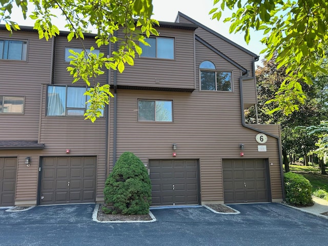 38 Tulip Ct, Nanuet, NY 10954 - back of property featuring a garage
