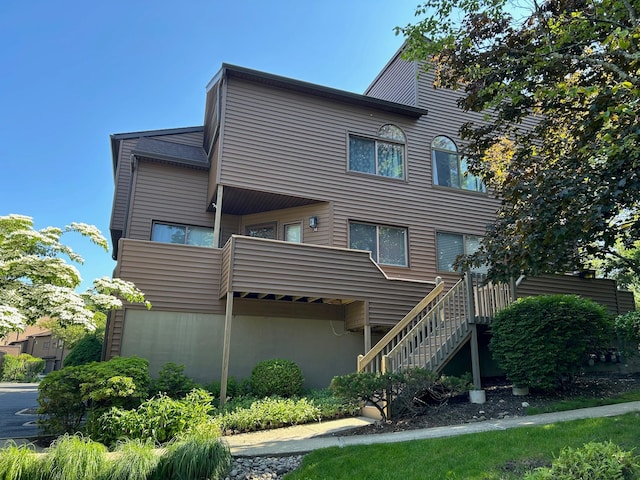 38 Tulip Ct, Nanuet, NY 10954 - rear view of property featuring stairway